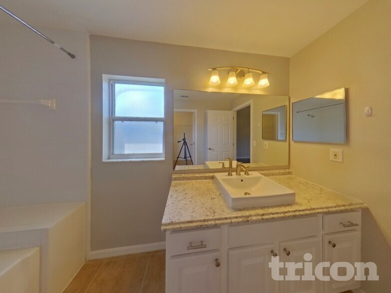 Building Photo - 15115 Margaux Dr