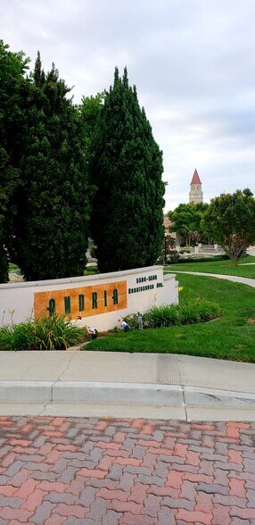 Andria Entrance - 5532 Renaissance Ave