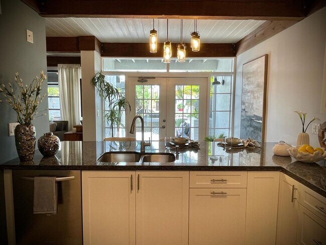 Building Photo - 605 Kensington Pl