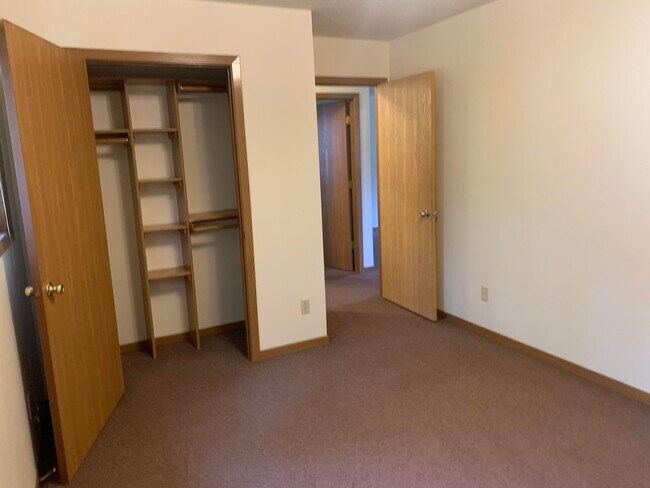 Building Photo - 722 Menomonie St