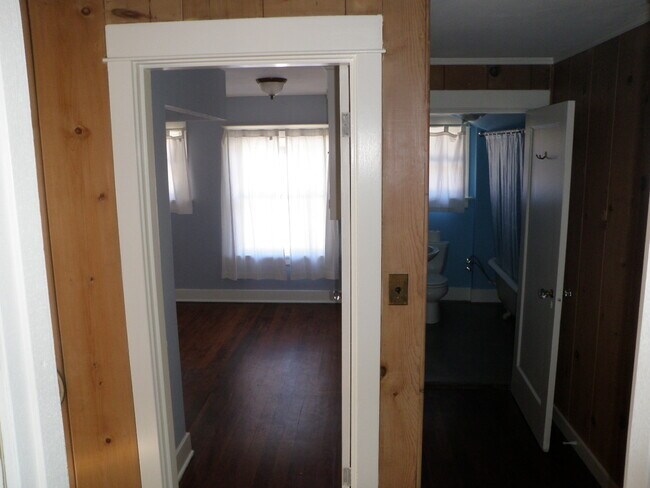 Building Photo - 5046 NE Mallory Ave