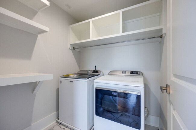 Building Photo - 521 Camden Dr