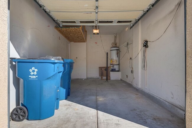 Building Photo - Beautifully Maintained Two-Story Home with Updated Kitchen and Private Patio