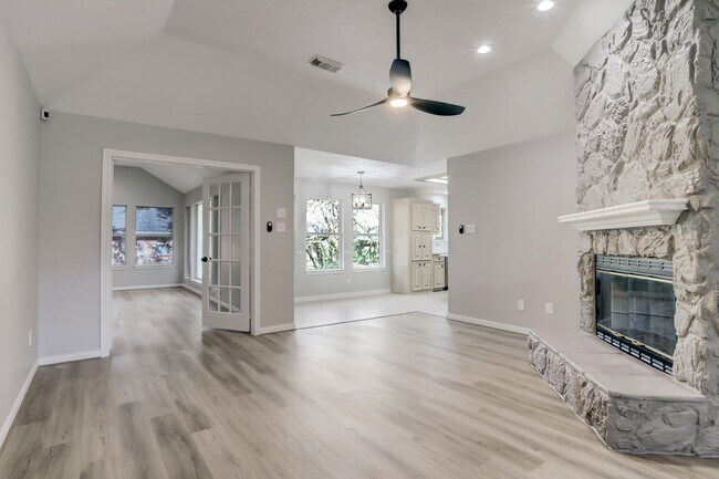 Building Photo - 7098 Shadow Lake Dr