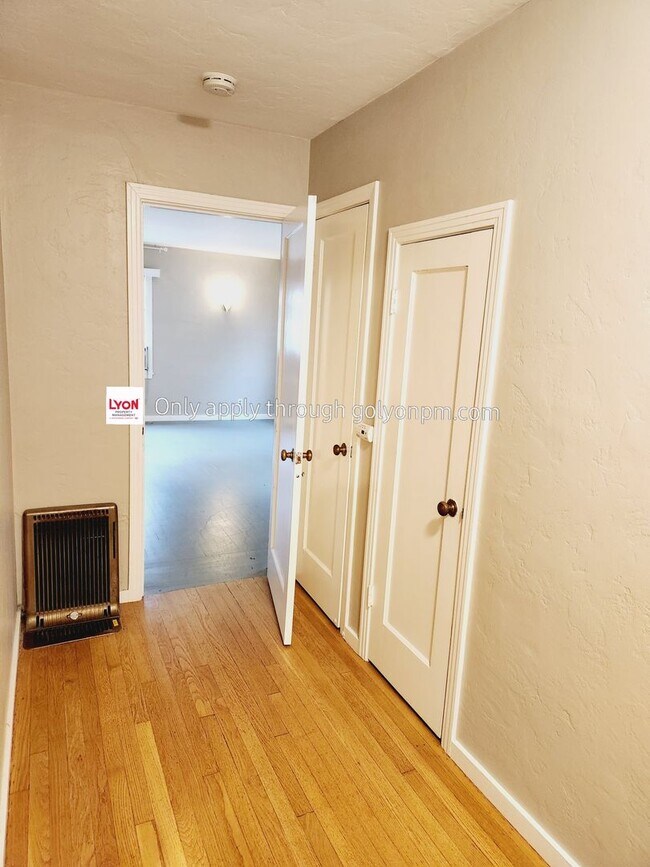 Building Photo - 936-940sa