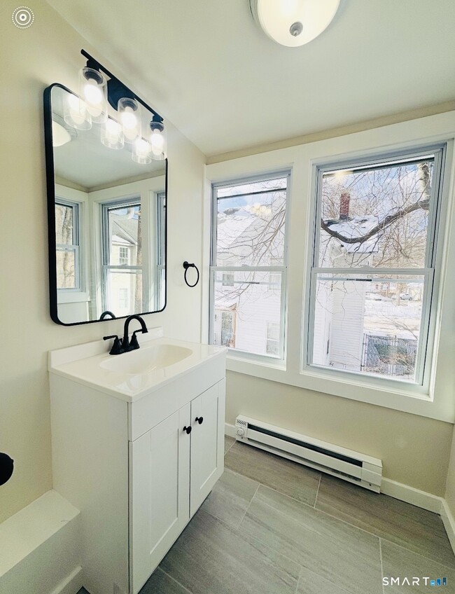 Building Photo - 107 E Pearl St