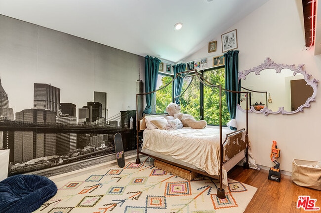 Building Photo - 4233 Shadyglade Ave