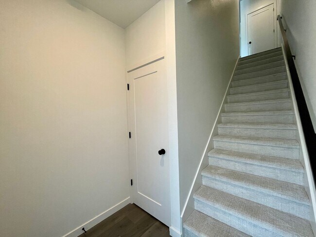 Building Photo - Sellwood-Moreland 2 Bedroom 2.5 Bath BRAND NEW Condo Convienent to OHSU~ Includes A/C and Washer ...