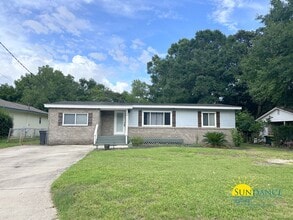 Building Photo - Beautiful 3 Bedroom Home in Fort Walton Beach!