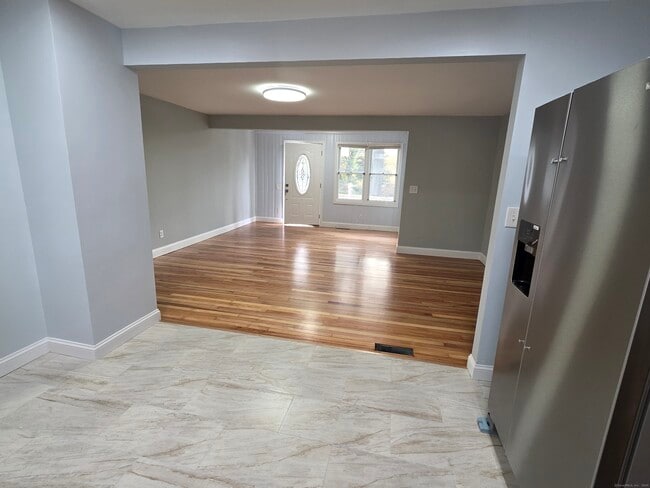 Building Photo - 62 Pond Point Ave