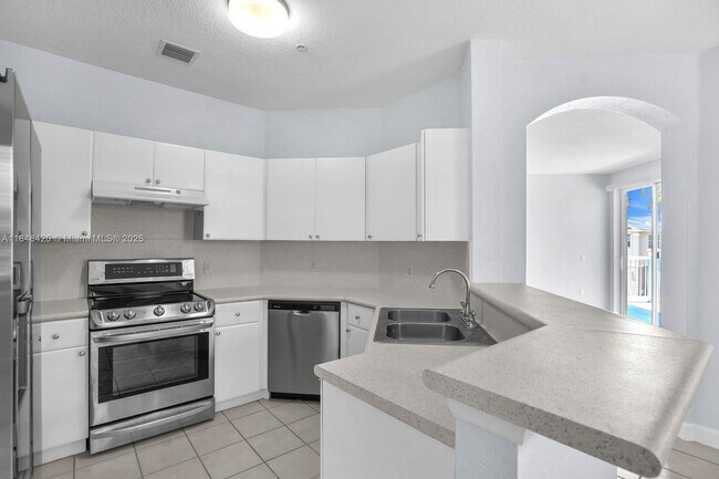 Building Photo - 1013 Shoma Dr