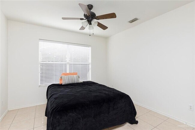 Building Photo - 209 W Rodeo Dr