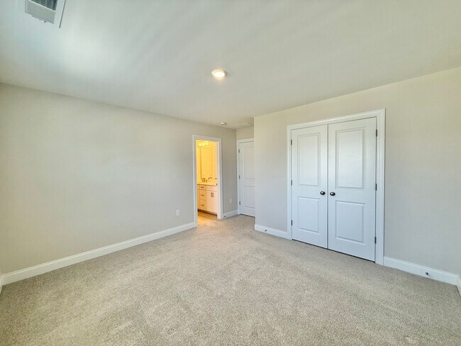 Building Photo - Luxurious 5BD, 4.5BA Holly Springs Home in an HOA Community with Resort-Style Amenities near Down...