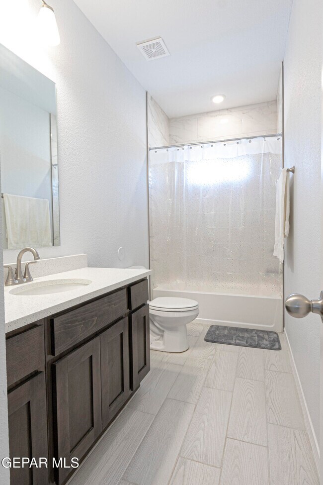Building Photo - 546 Spanish Oak Dr