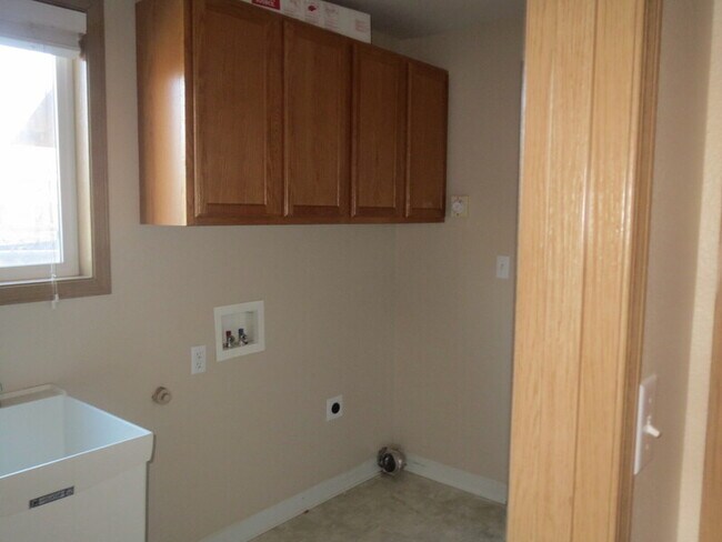 Building Photo - 7807 Vendovi Dr