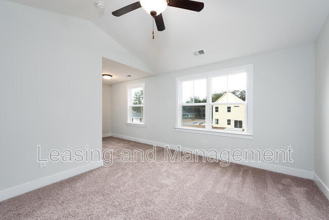 Building Photo - 831 Jordan St