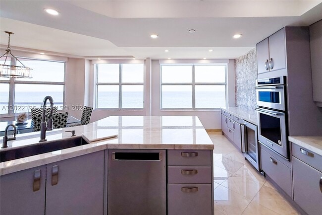 Building Photo - 2100 N Ocean Blvd