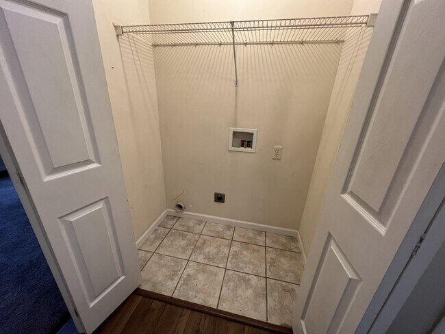 Building Photo - Apartment for Rent