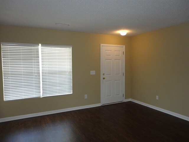 Building Photo - 137 Bellfare Dr