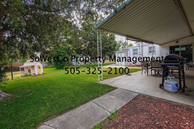 Building Photo - (FURNISHED) Charming Fully Furnished 2 Bedroom Home with Spacious Yard