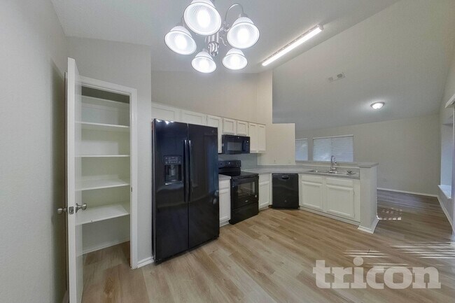 Building Photo - 806 Gable Ave