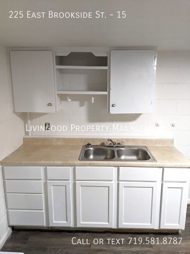 Building Photo - 225 E Brookside St