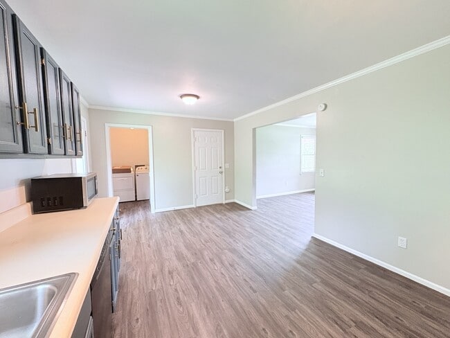 Building Photo - 4077 Brookfield Dr