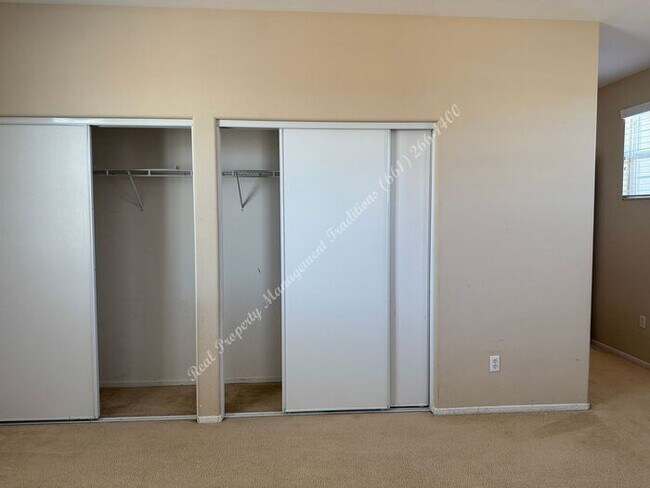 Building Photo - *** Please call us @ 661-266-1400 for information on availability, showings and applications proc...