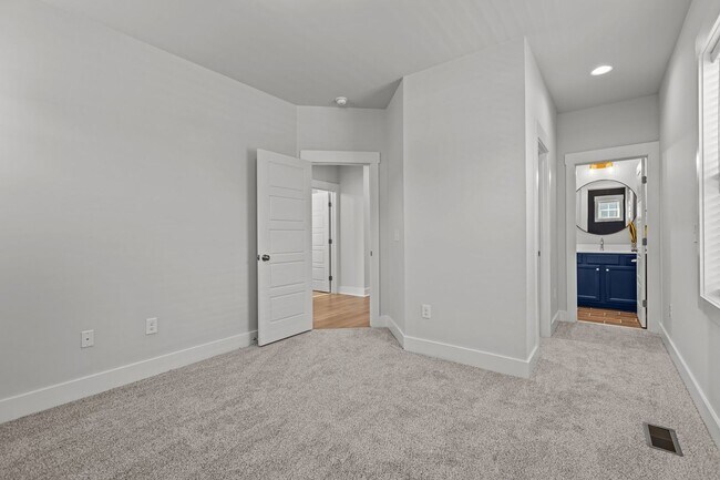 Building Photo - Beautiful 2 Bedroom/2 Bath in Chatham Park with garage!