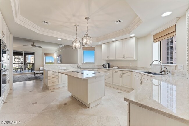 Building Photo - 8473 Bay Colony Dr