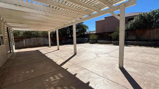 Building Photo - West Palmdale Home