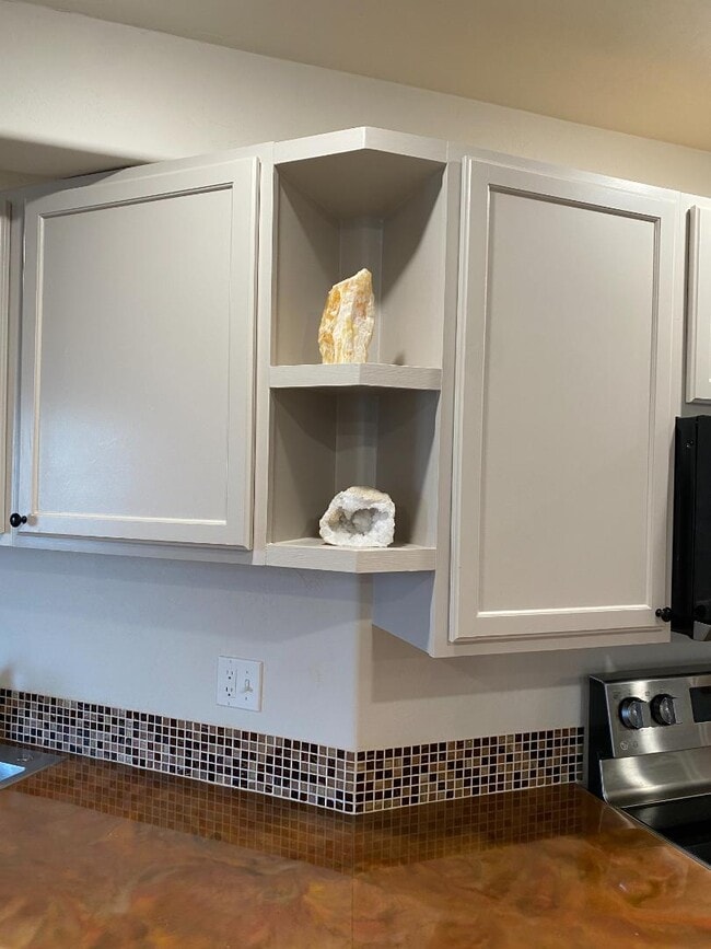 Building Photo - 444 E Montezuma Ave