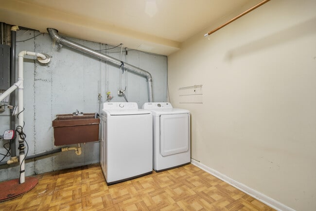 Building Photo - 2456 Cobblewood Dr