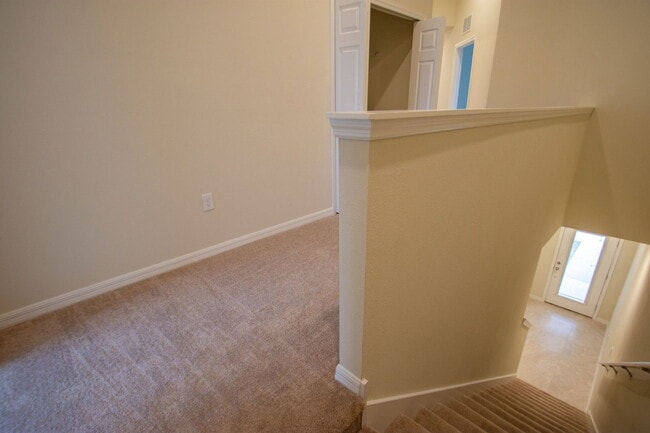 Building Photo - 3912 Plainview Dr