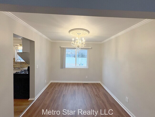 Building Photo - 1553 Lakewood Dr