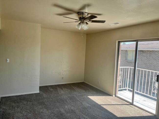 Building Photo - 342 W 4 plex