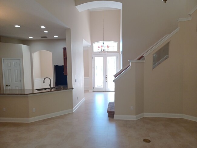 Building Photo - Gorgeous 3 BR 2 BA Lake View Rental