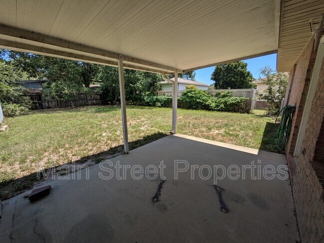 Building Photo - 3359 Green Briar Cir