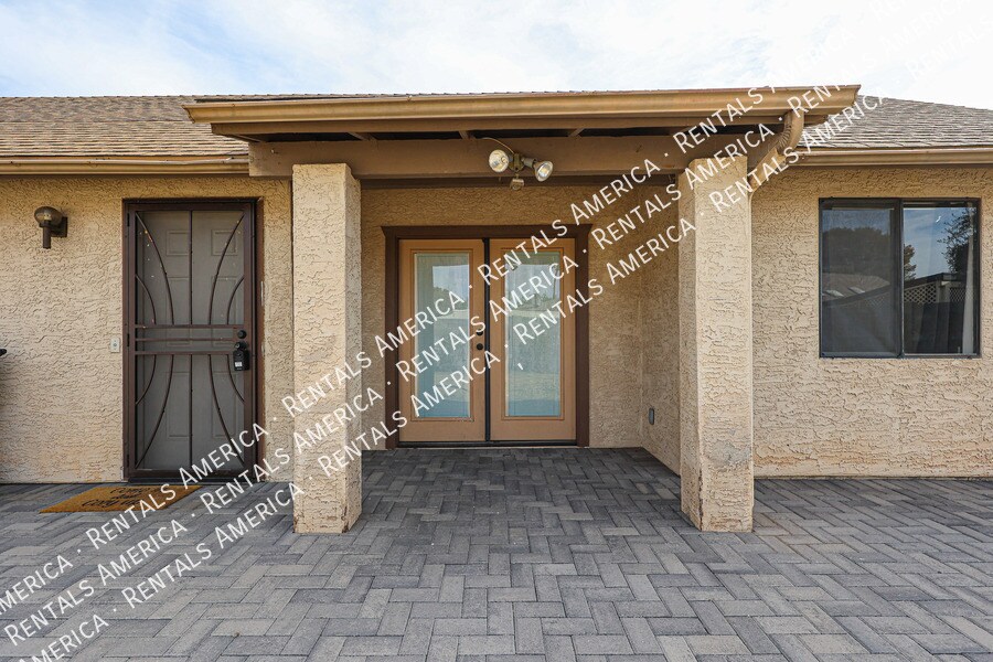 Building Photo - 1631 E Javelina Cir