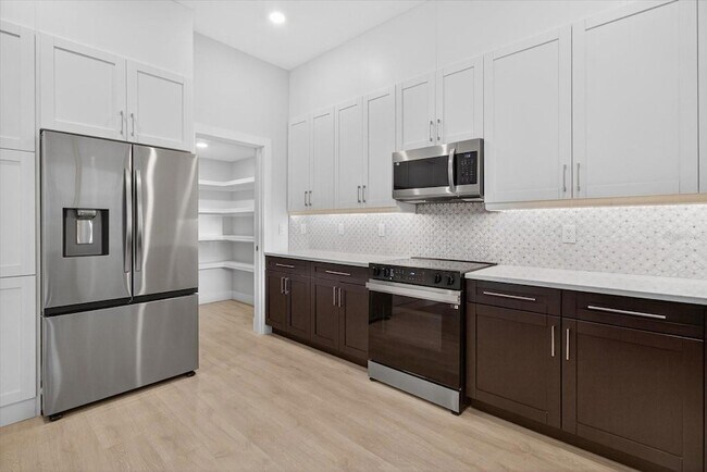 Building Photo - 207 Athens St