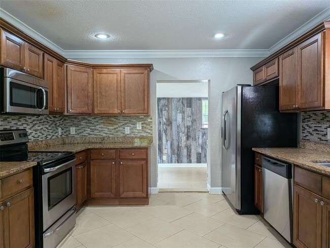 Building Photo - 313 Granada Dr