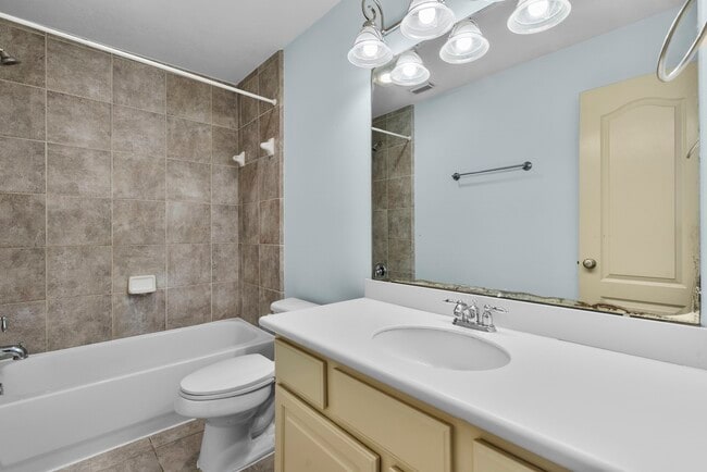 Building Photo - 313 Hogan St