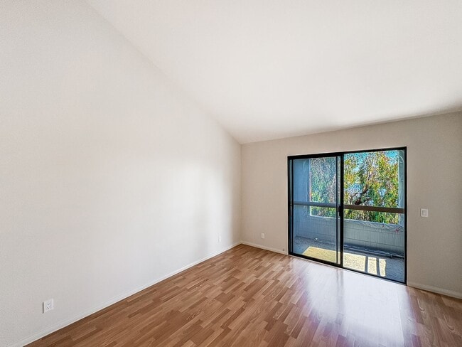 Building Photo - Stunning 2BD/2BA Condo in Scripps Ranch with Lake Miramar Views, In-Unit Laundry & Trail Access