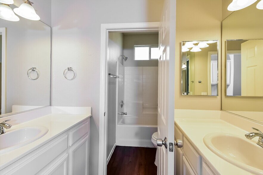 Building Photo - 5736 Adanon St