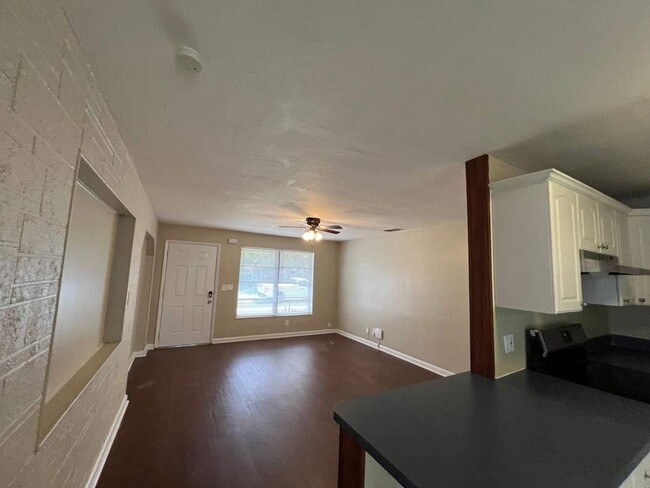 Building Photo - 3701 SW 58th Terrace