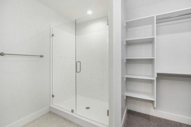 Building Photo - Pet Friendly Townhome in Willow Point – 3 ...