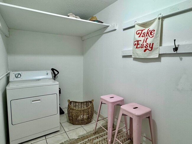 Building Photo - 3403 Hi St