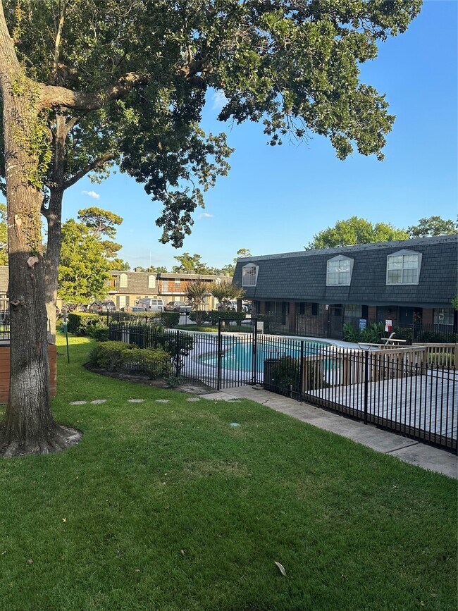 Building Photo - 9029 Gaylord Dr