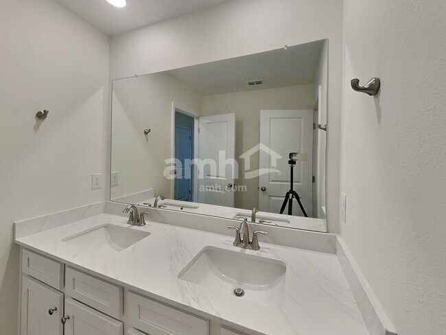 Building Photo - 3715 Center Cove Lane