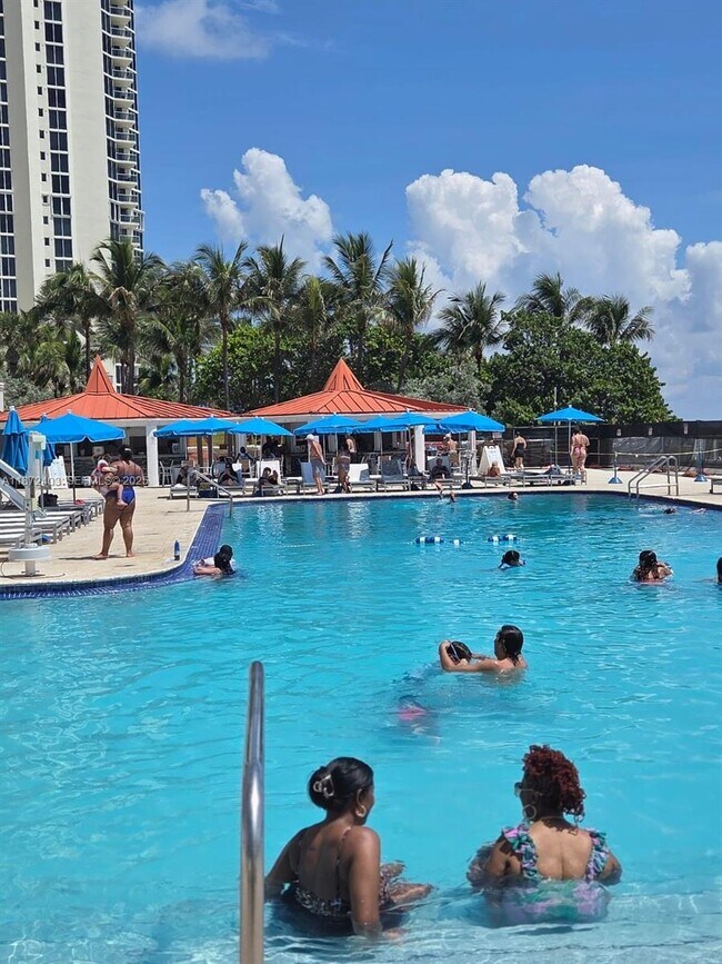 Building Photo - 19201 Collins Ave